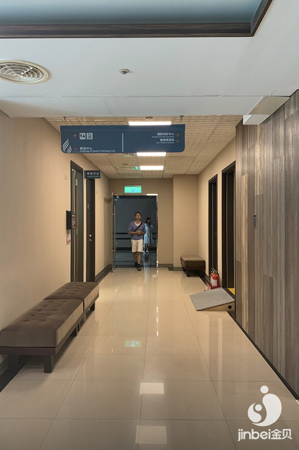 台安医院内部走廊